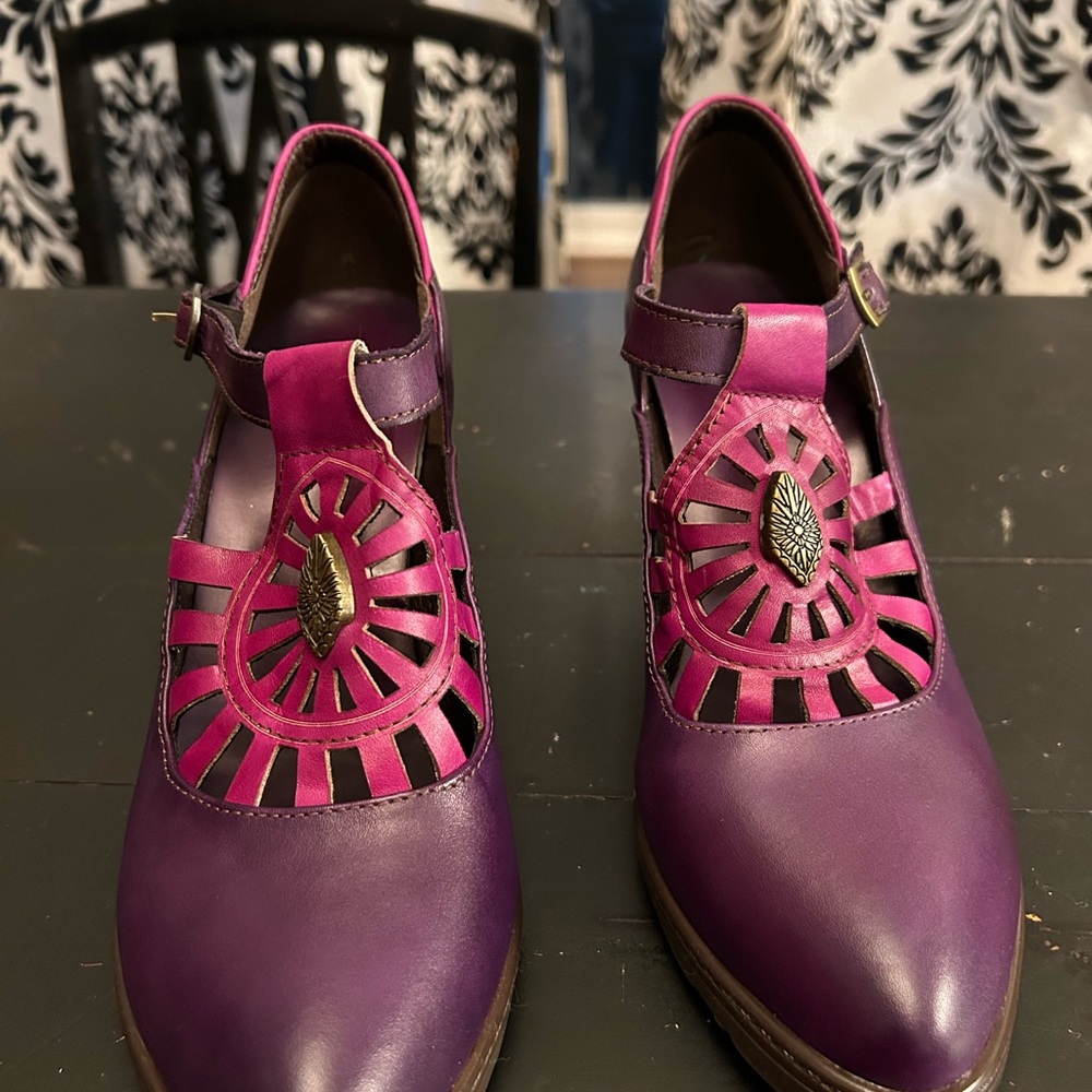 Chic Women's Purple and Pink Heels